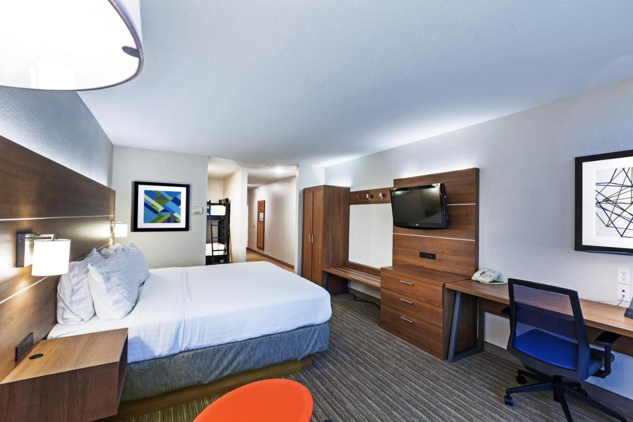 Hotel Express & Tulsa S Hwy 51 By Ihg 3*