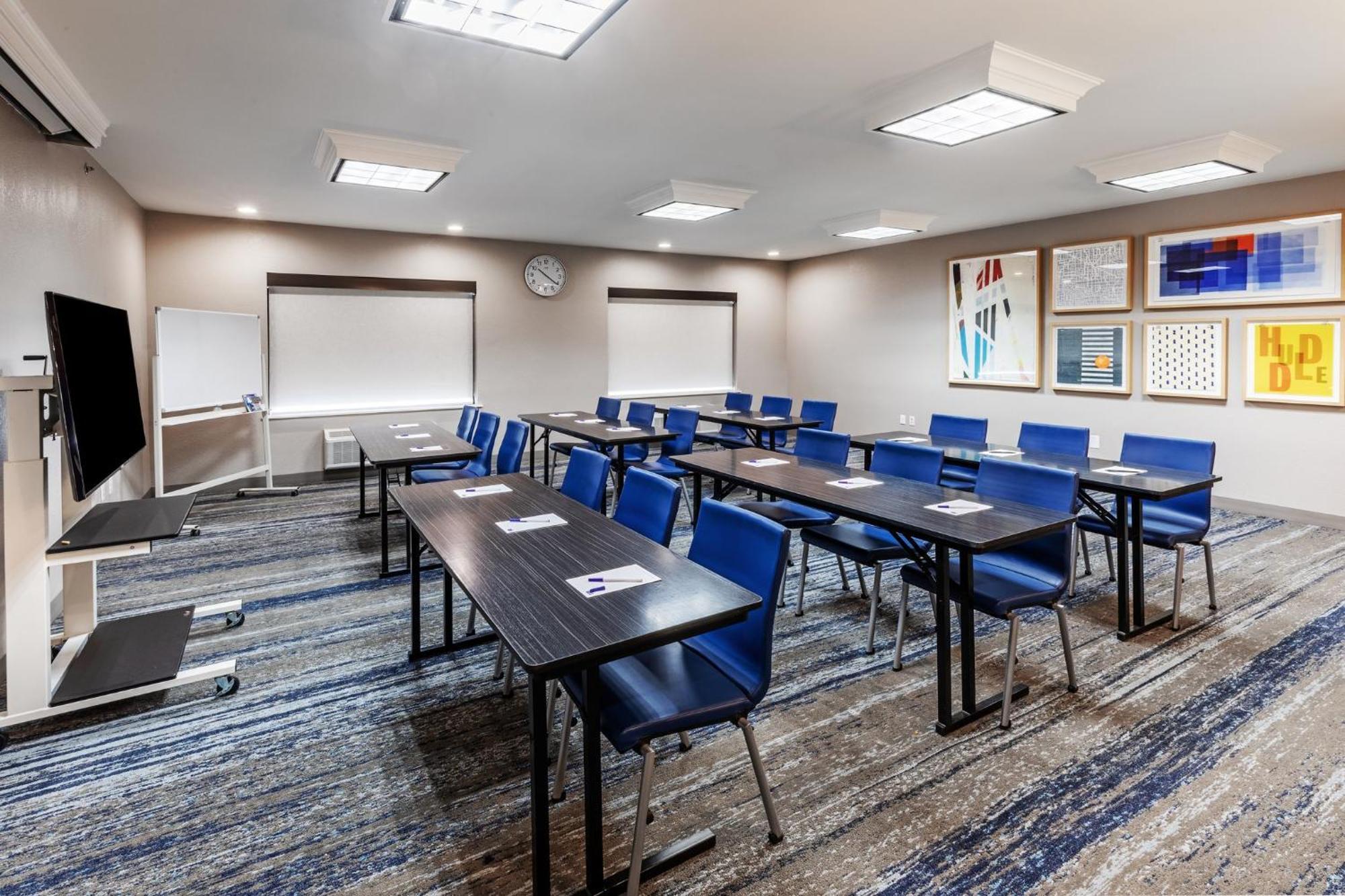 Hotel Express & Tulsa S Hwy 51 By Ihg 3*