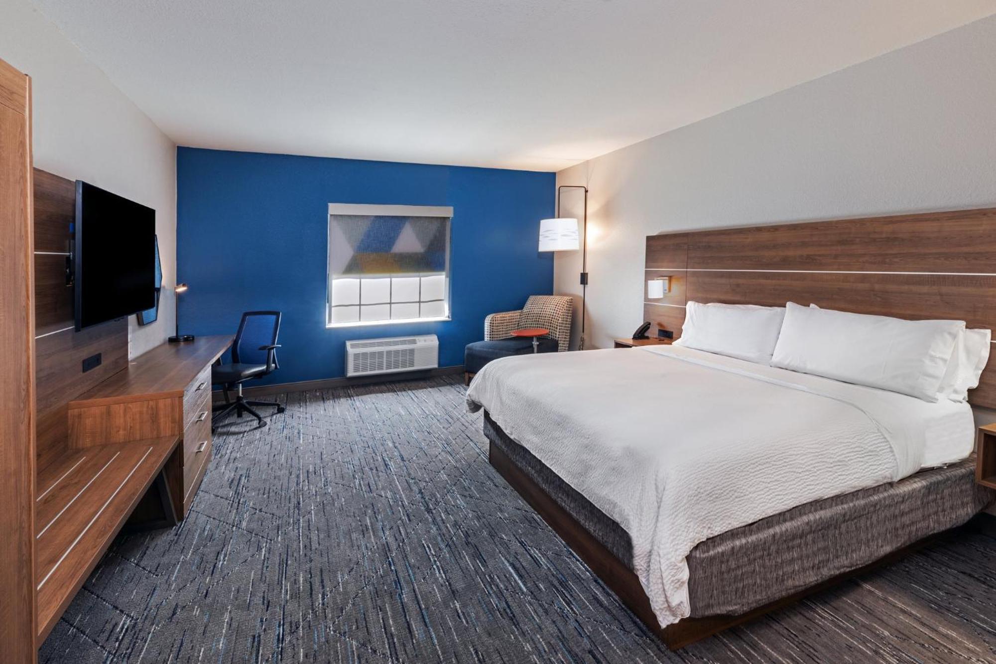 Express & Tulsa S Hwy 51 By Ihg