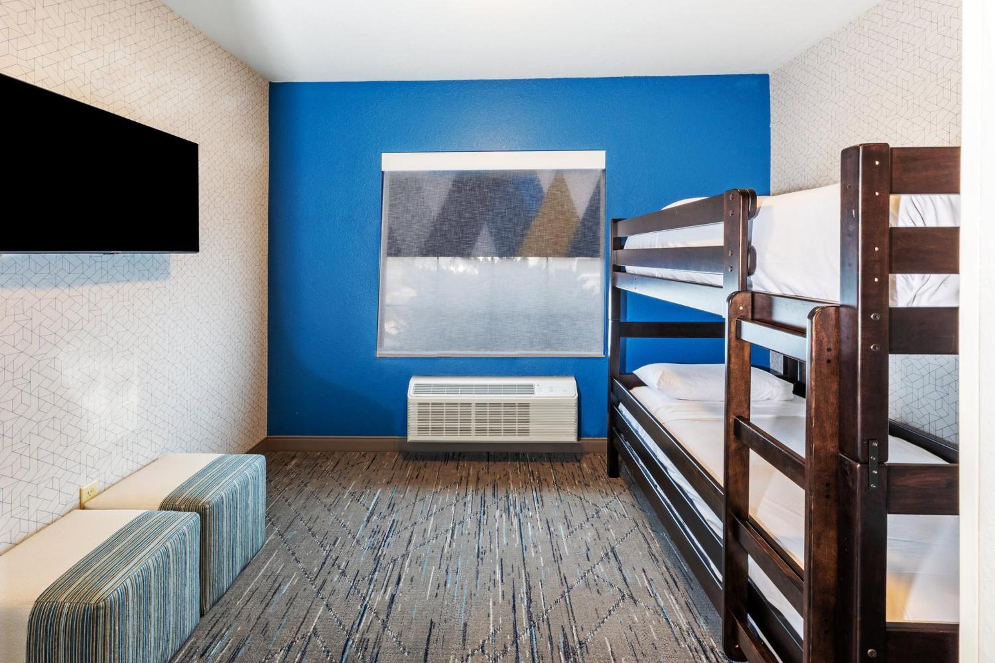 Express & Tulsa S Hwy 51 By Ihg Hotel 3*