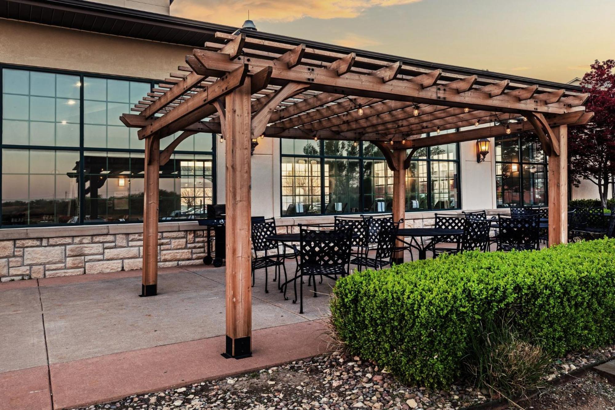 Express & Tulsa S Hwy 51 By Ihg