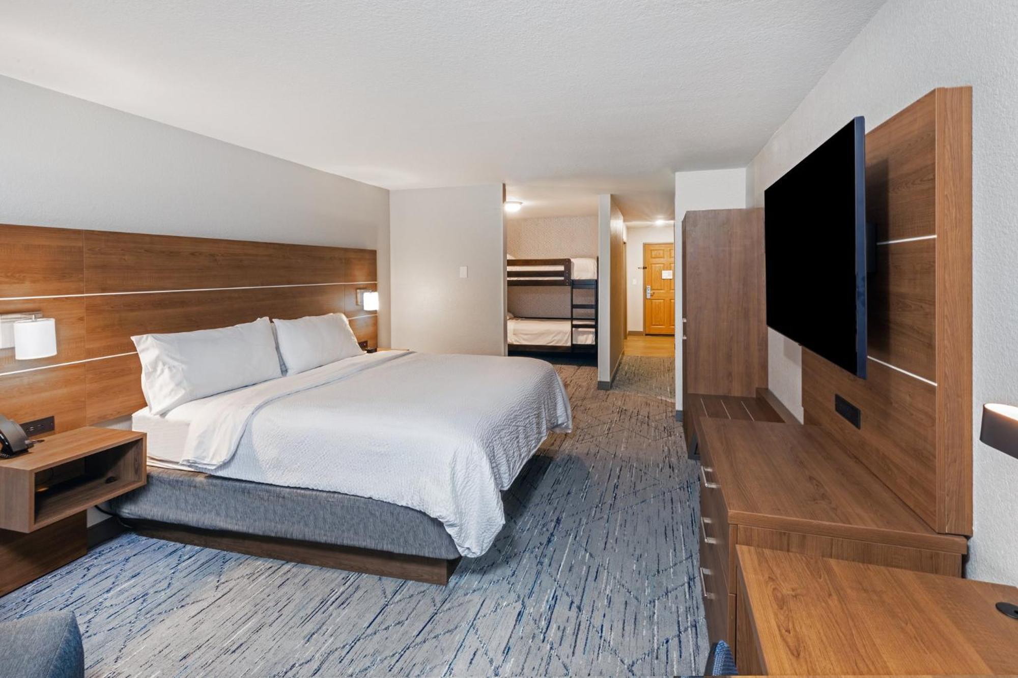 Express & Tulsa S Hwy 51 By Ihg Hotel 3*