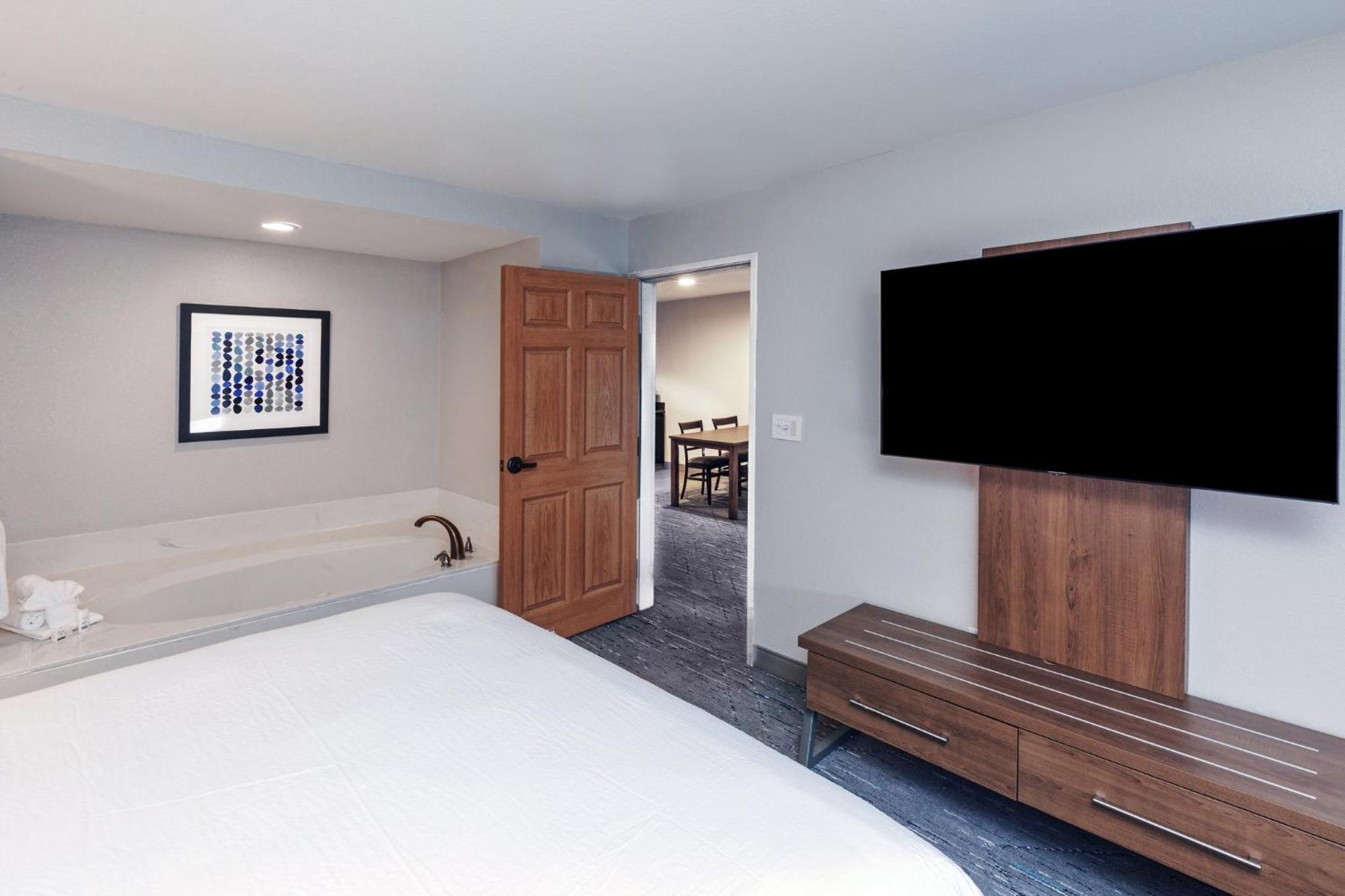 Hotel Express & Tulsa S Hwy 51 By Ihg Broken Arrow