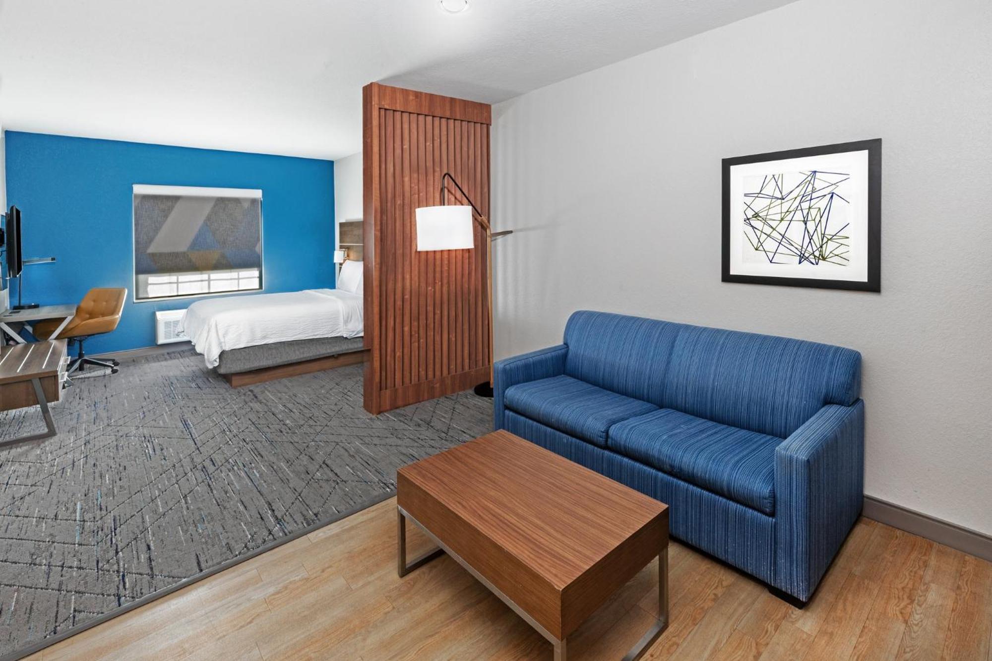 Express & Tulsa S Hwy 51 By Ihg 3*