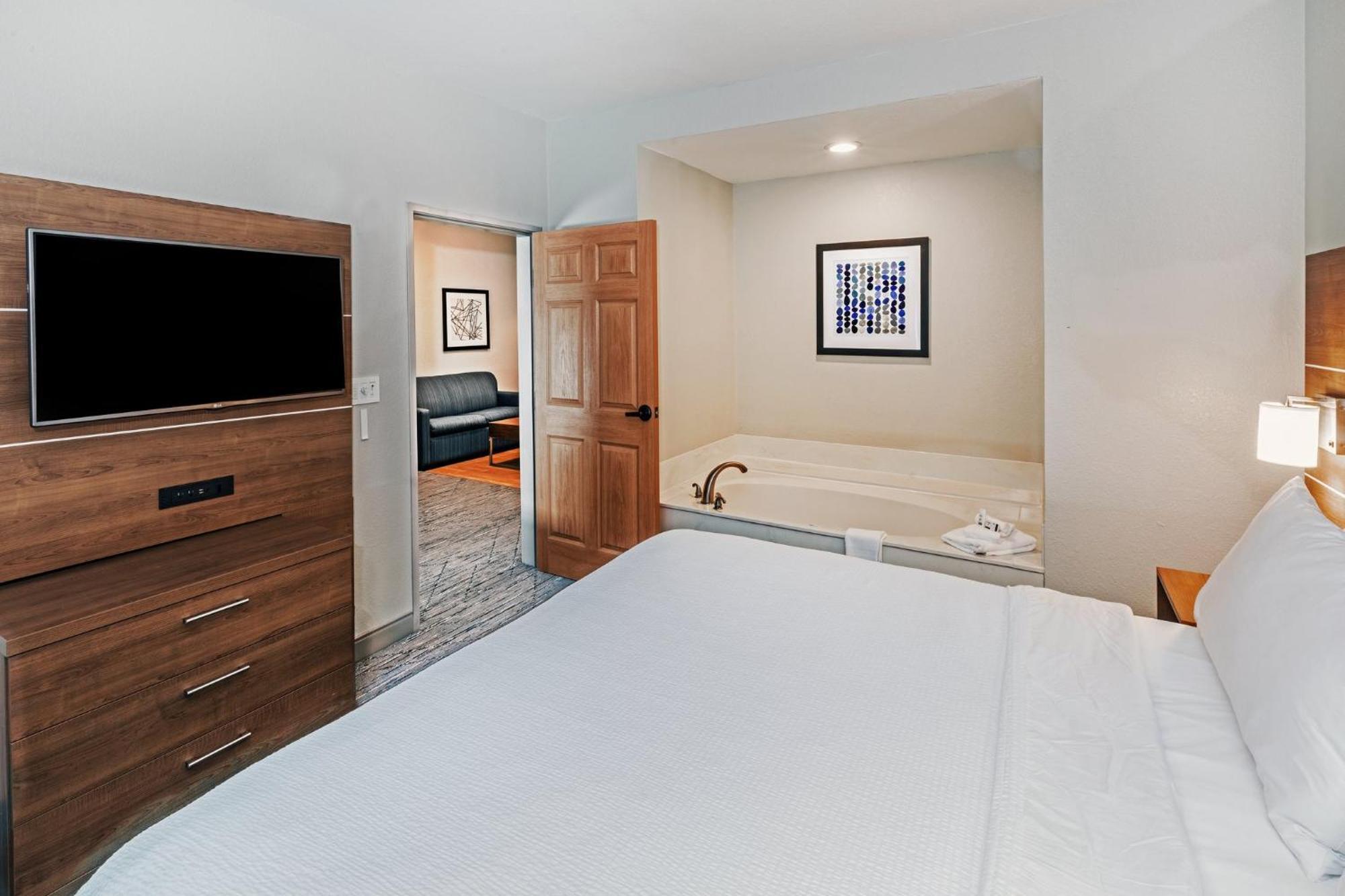 Express & Tulsa S Hwy 51 By Ihg