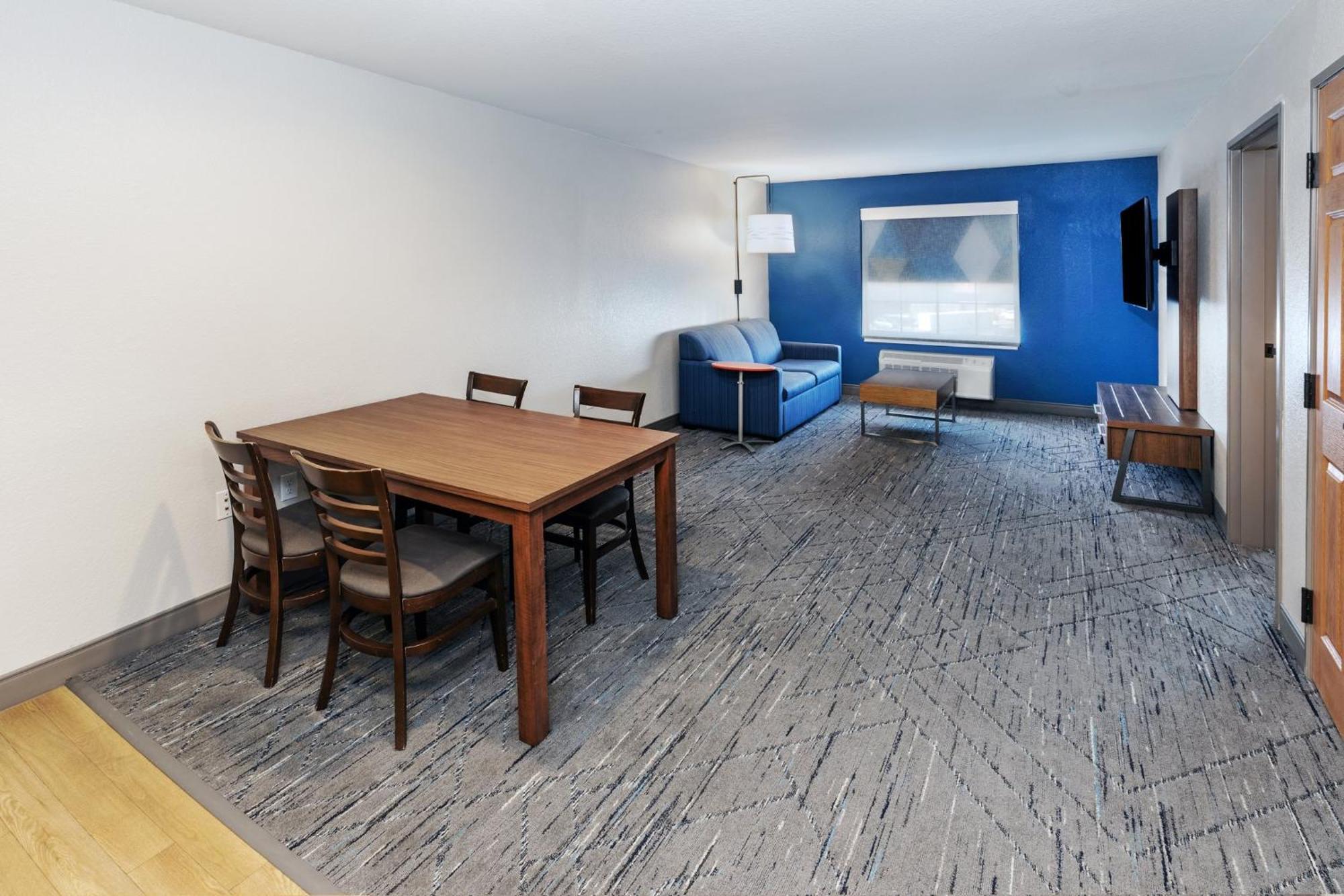 Express & Tulsa S Hwy 51 By Ihg Hotel