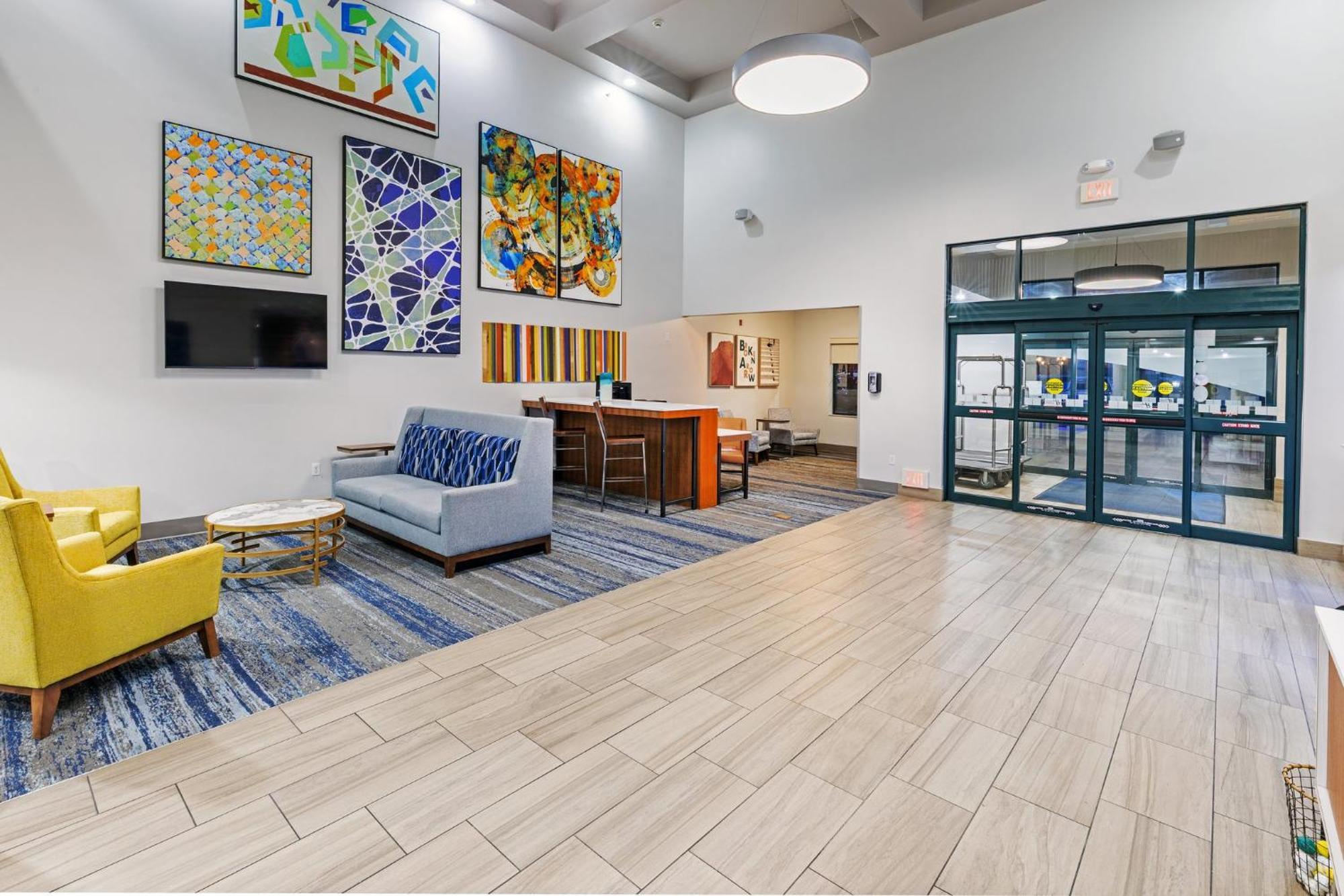 Express & Tulsa S Hwy 51 By Ihg 3*