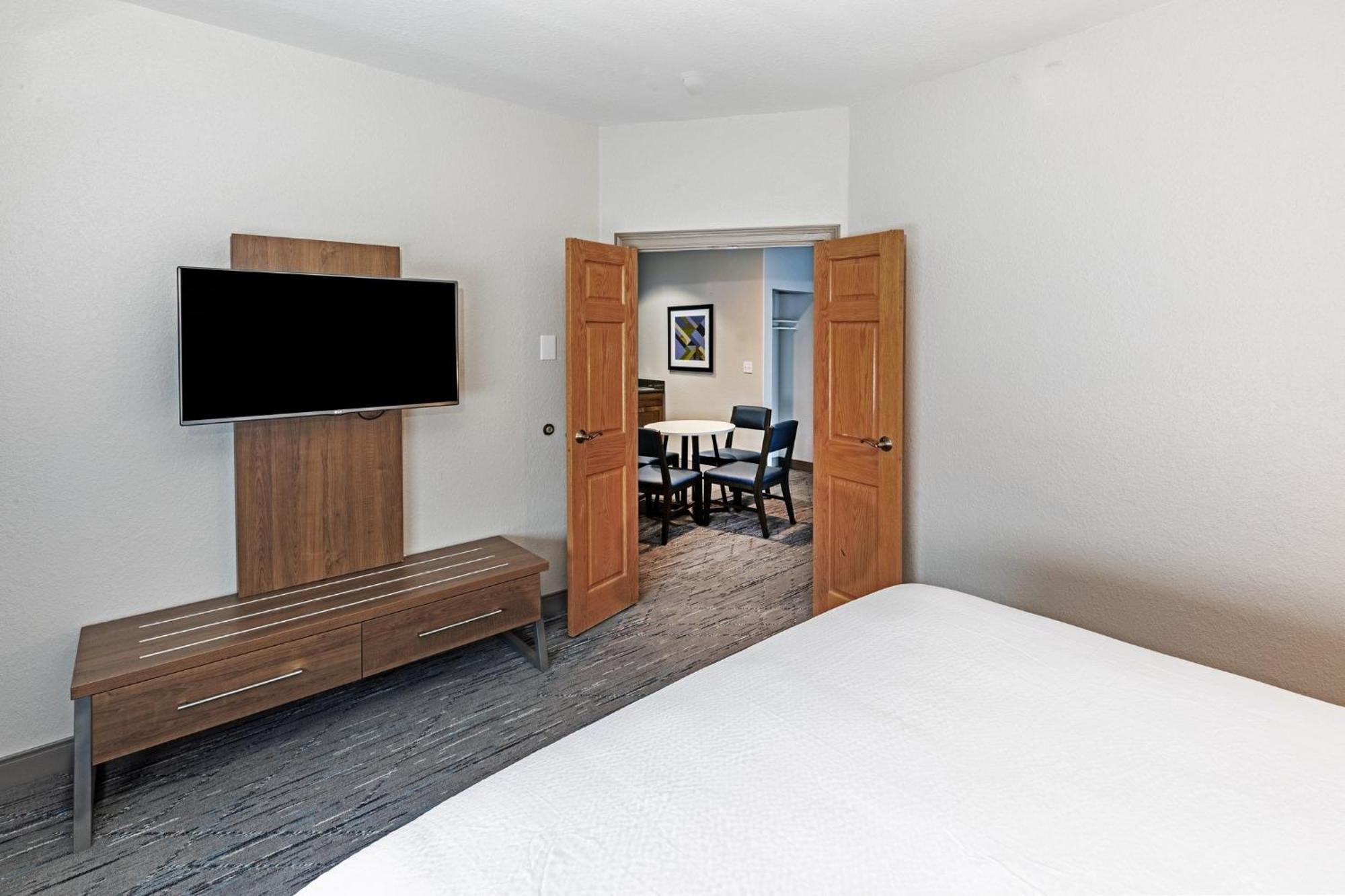 Express & Tulsa S Hwy 51 By Ihg