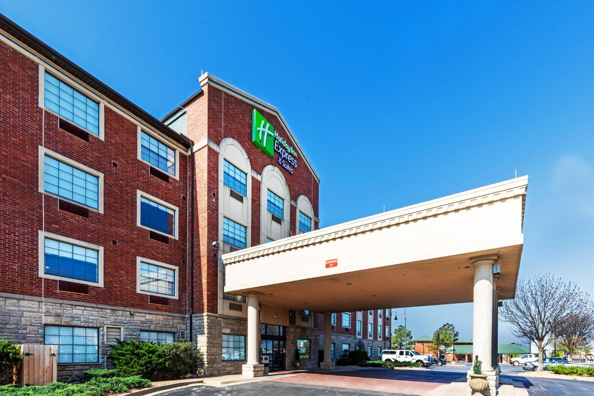 Express & Tulsa S Hwy 51 By Ihg Hotel 3*