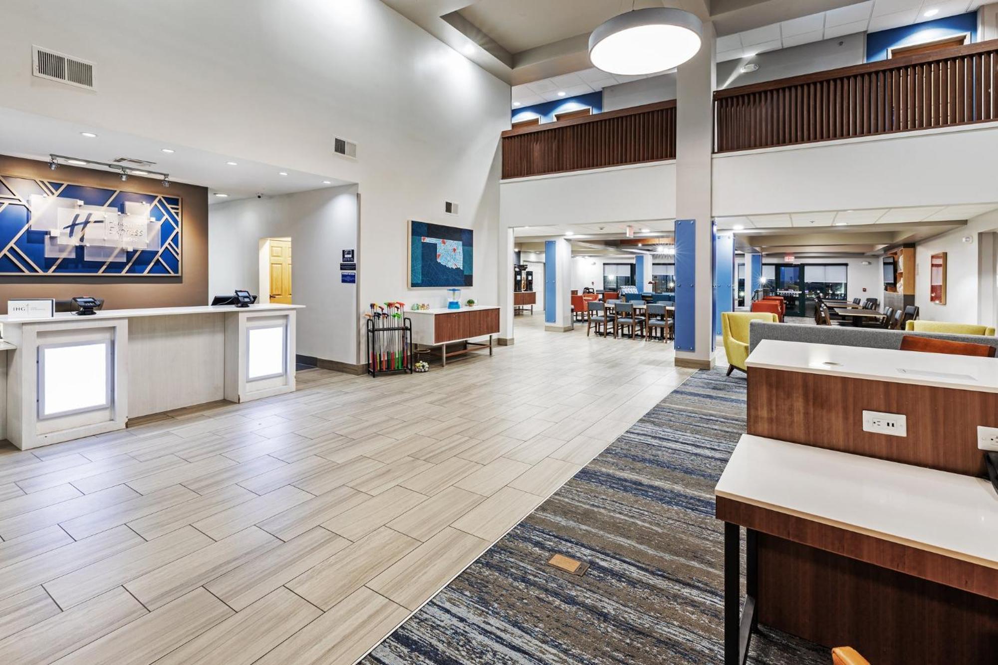 Hotel Express & Tulsa S Hwy 51 By Ihg 3*