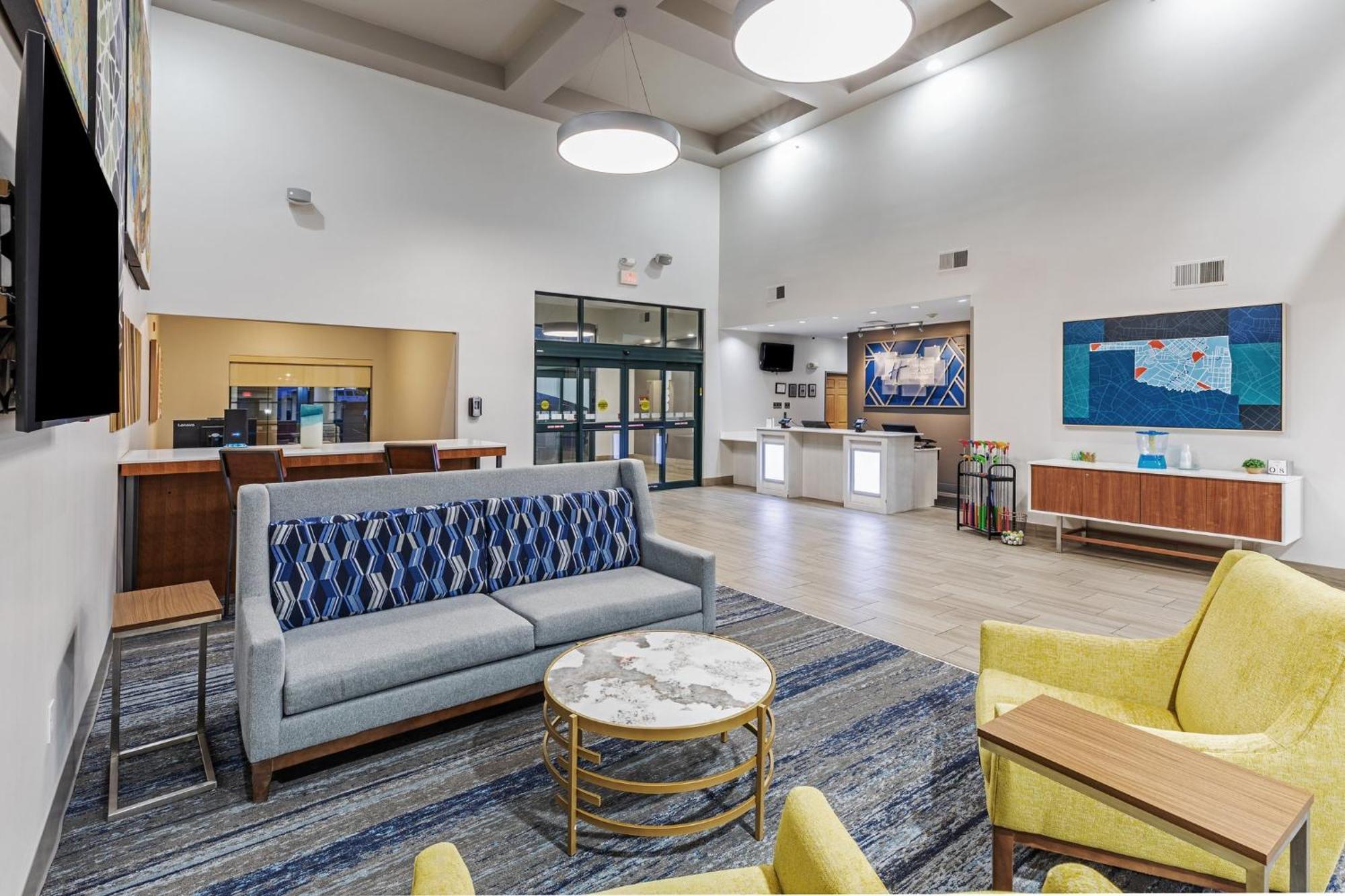 Express & Tulsa S Hwy 51 By Ihg 3*