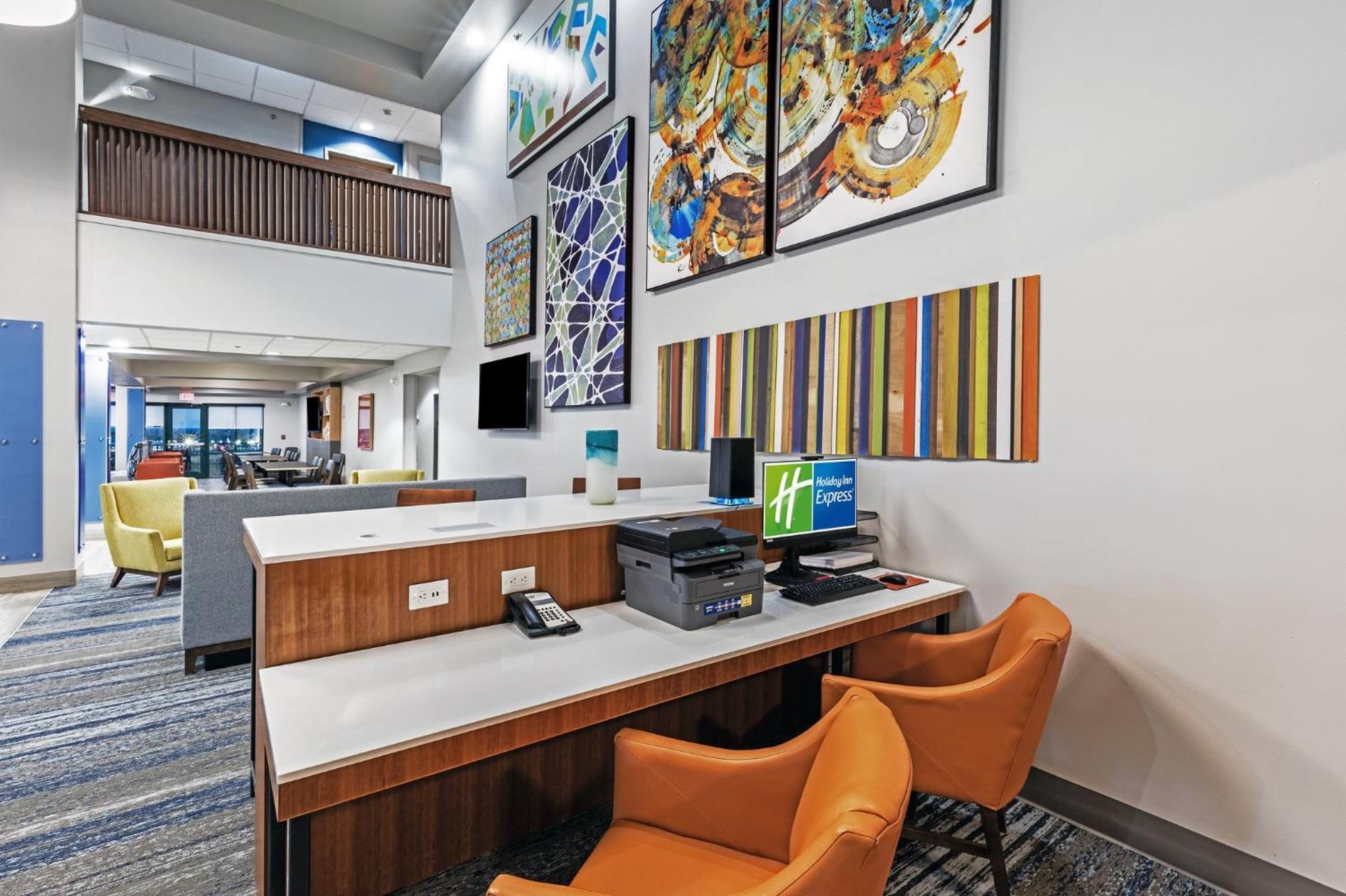 Express & Tulsa S Hwy 51 By Ihg Hotel