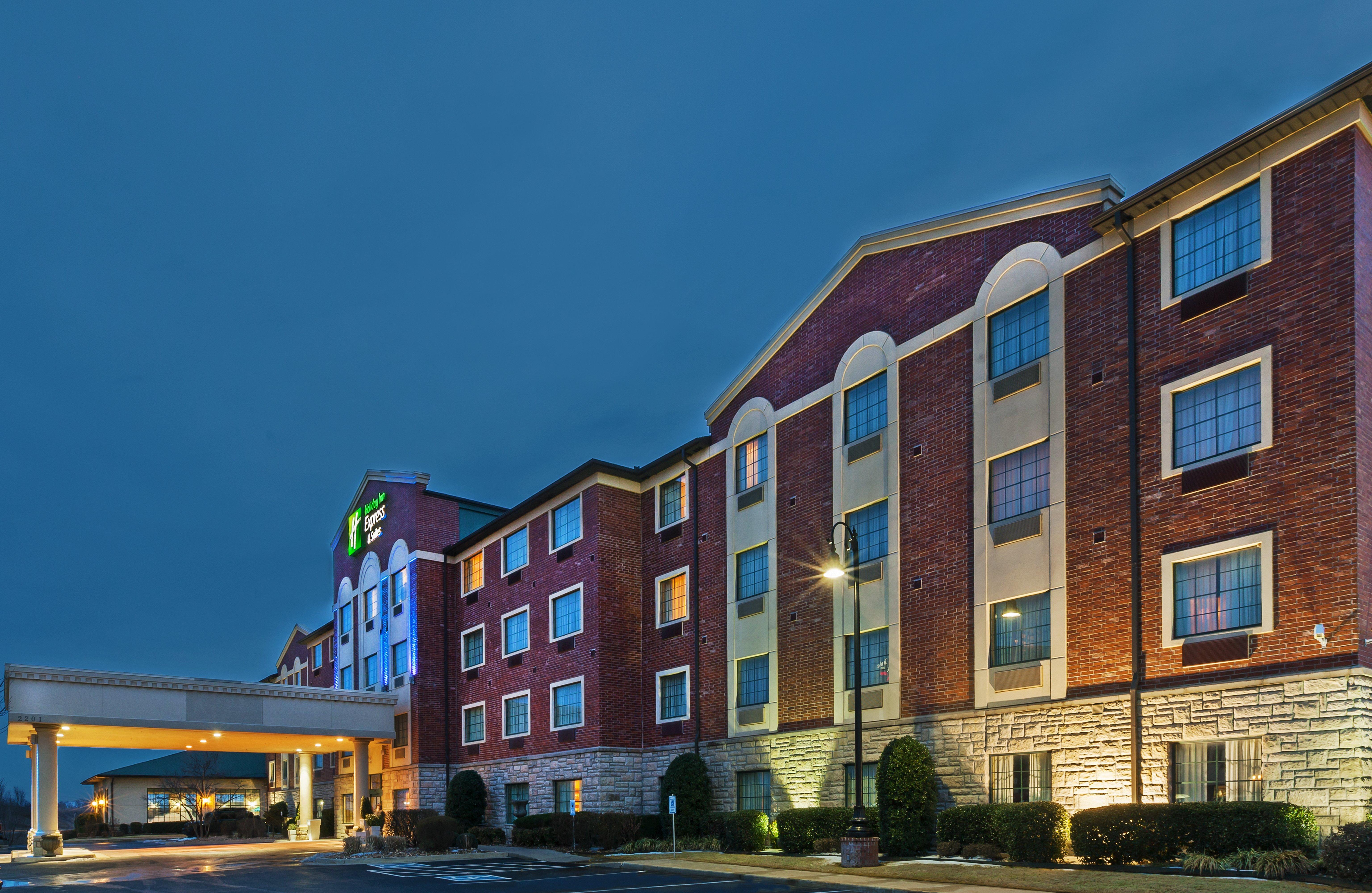 Express & Tulsa S Hwy 51 By Ihg 3*