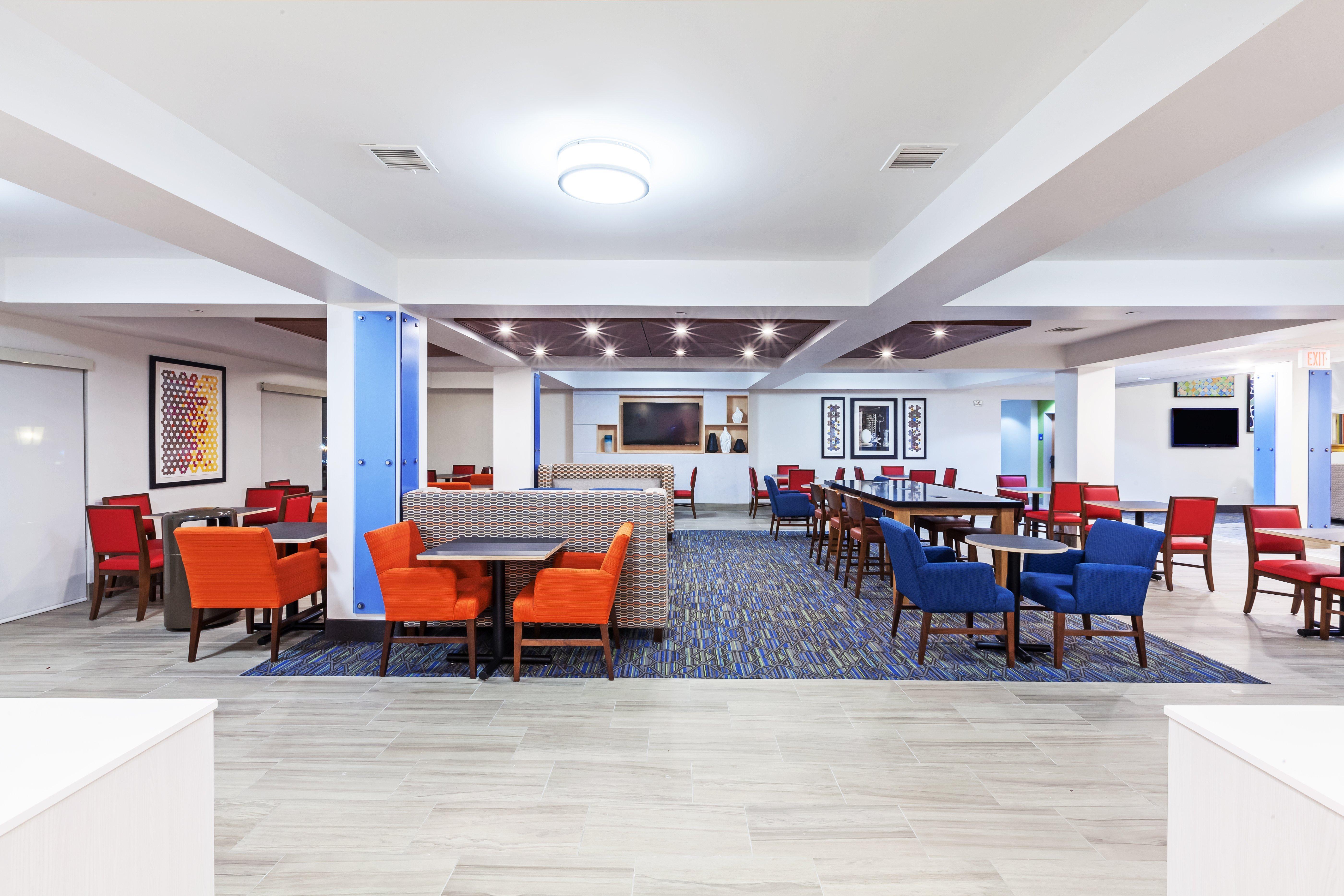 Express & Tulsa S Hwy 51 By Ihg 3*