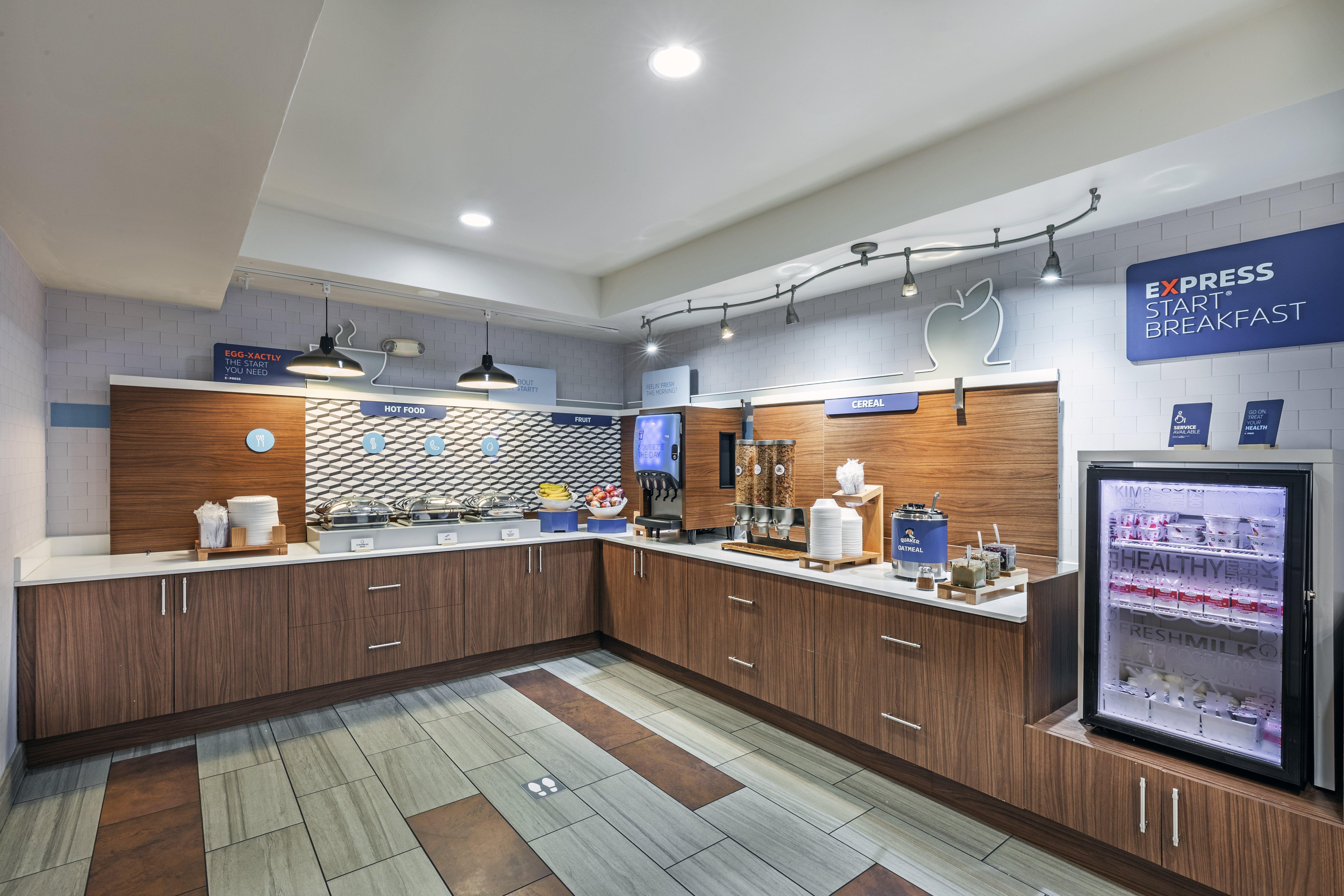 Hotel Express & Tulsa S Hwy 51 By Ihg 3*